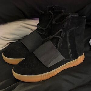 Yeezy 750 adidas boost. Men’s 8.5. Maybe worn once? Read description before buy